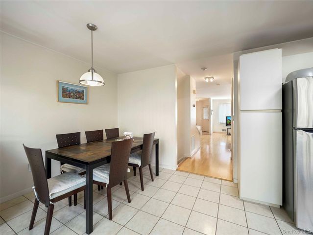 8 Yorkshire Court, Nanuet, NY 10954