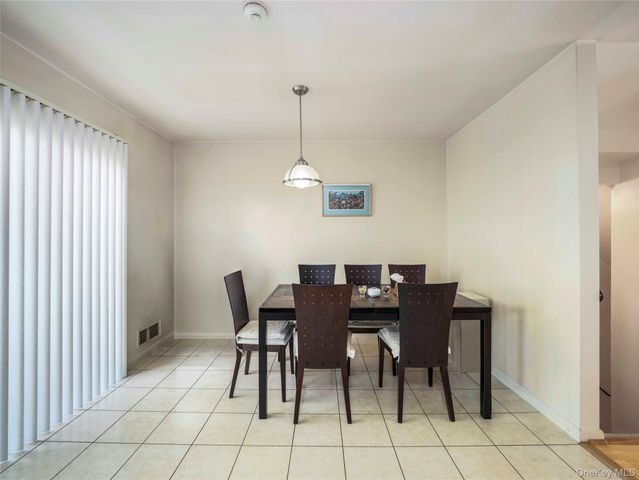 8 Yorkshire Court, Nanuet, NY 10954
