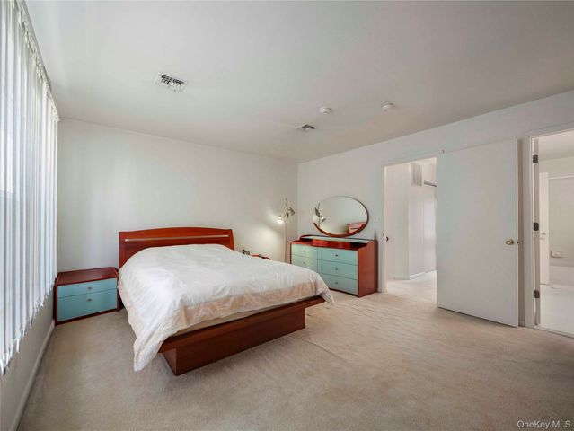 8 Yorkshire Court, Nanuet, NY 10954