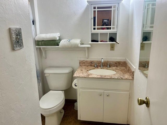 6028 Landry Avenue NW, Albuquerque, NM 87120