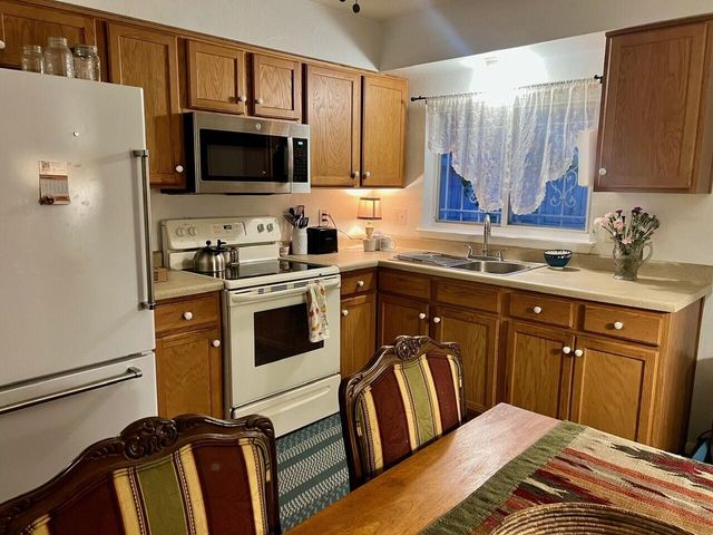 6028 Landry Avenue NW, Albuquerque, NM 87120