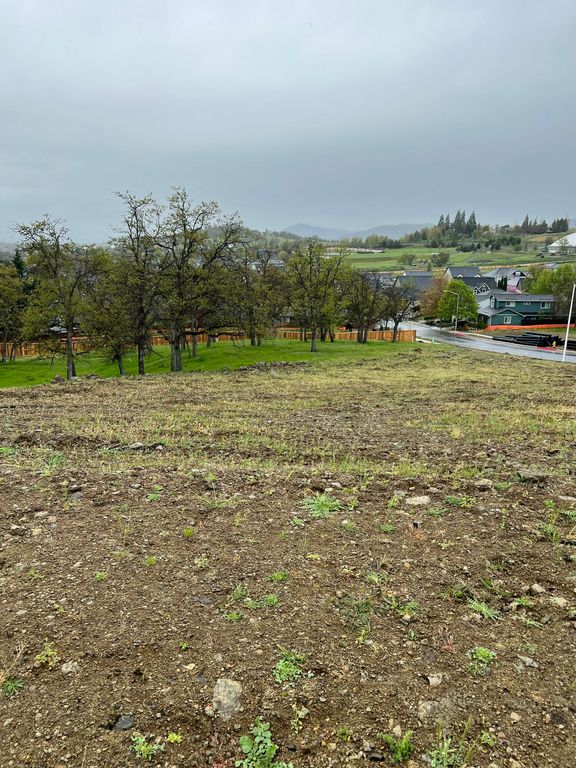 481 Quail Hollow 92, Eagle Point, OR 97524