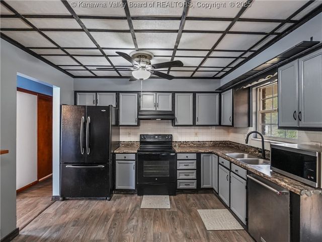 1931 Bills Creek Road, Winfield, WV 25213