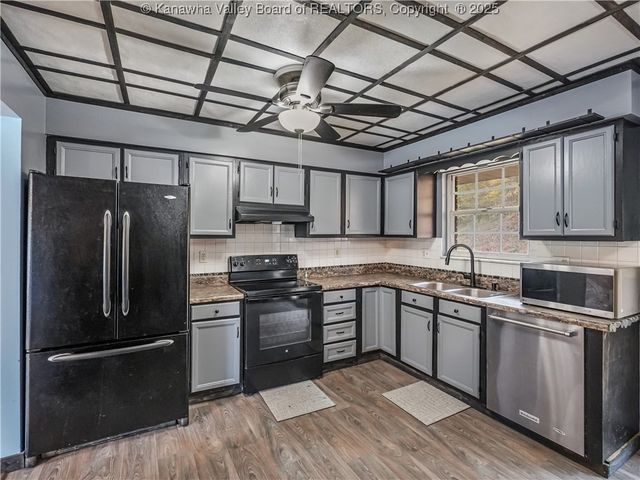 1931 Bills Creek Road, Winfield, WV 25213