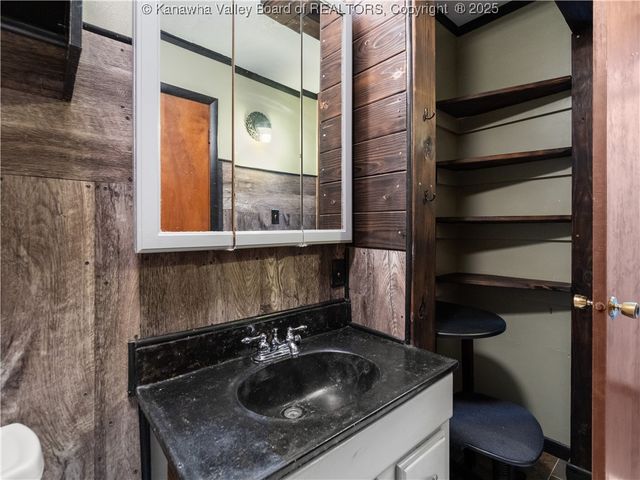 1931 Bills Creek Road, Winfield, WV 25213