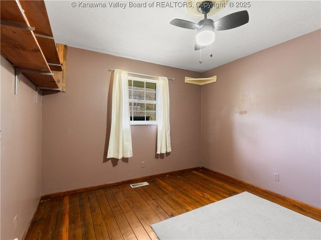 1931 Bills Creek Road, Winfield, WV 25213