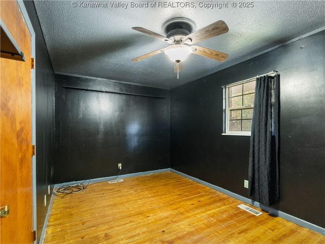 1931 Bills Creek Road, Winfield, WV 25213