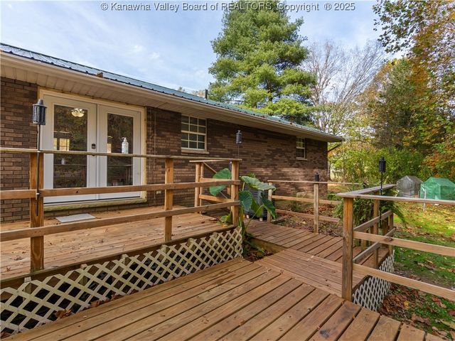 1931 Bills Creek Road, Winfield, WV 25213
