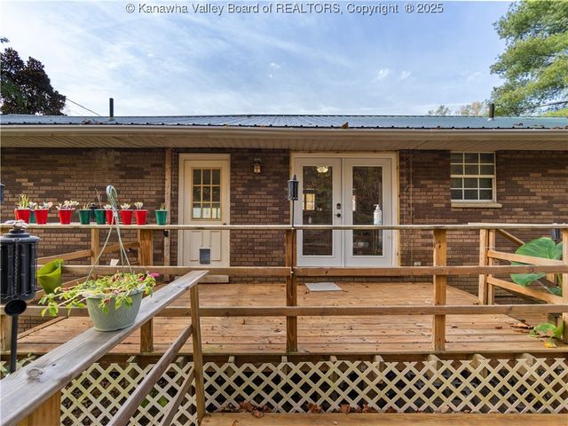 1931 Bills Creek Road, Winfield, WV 25213