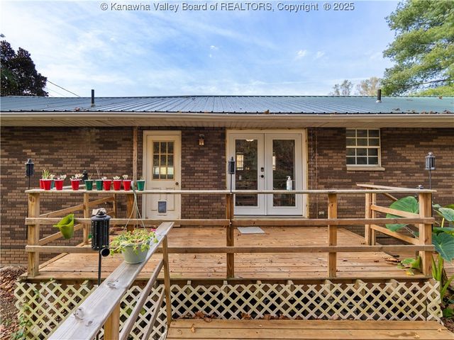 1931 Bills Creek Road, Winfield, WV 25213