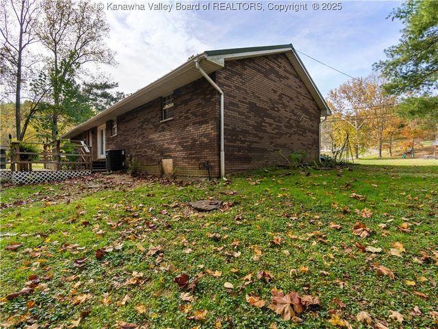 1931 Bills Creek Road, Winfield, WV 25213