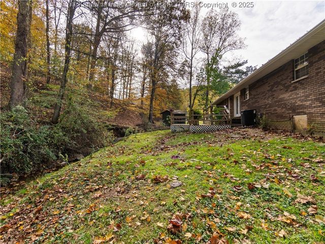 1931 Bills Creek Road, Winfield, WV 25213