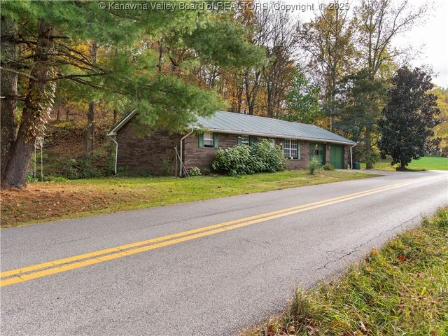 1931 Bills Creek Road, Winfield, WV 25213
