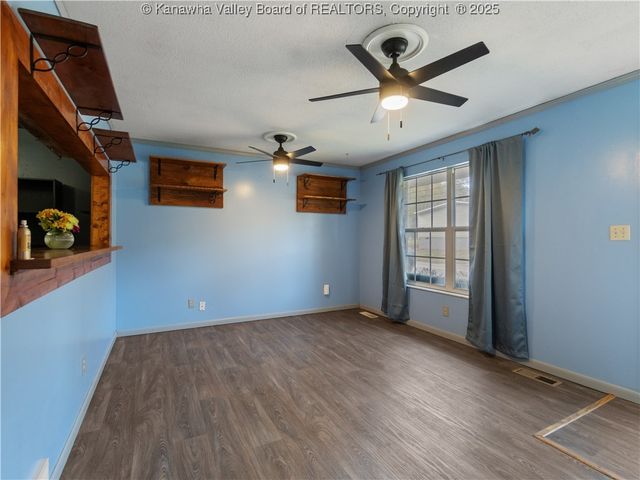 1931 Bills Creek Road, Winfield, WV 25213