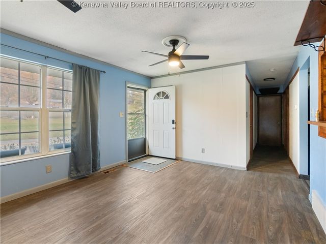 1931 Bills Creek Road, Winfield, WV 25213