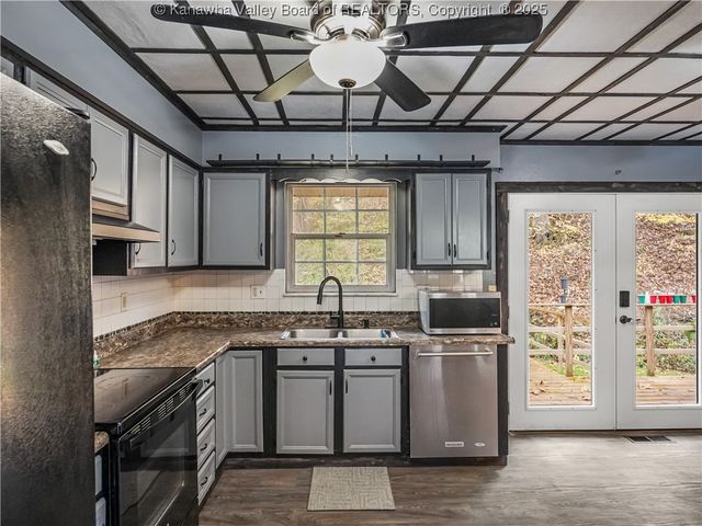 1931 Bills Creek Road, Winfield, WV 25213