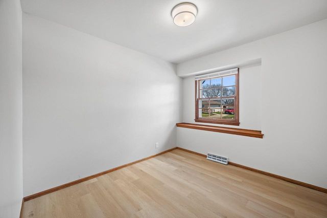 6531 N LANDERS STREET, Milwaukee, WI 53223