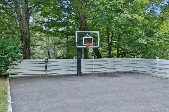 8 Old Roaring Brook Road, Mount Kisco, NY 10549