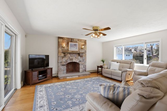 6 Gavin Cir, Stoneham, MA 02180