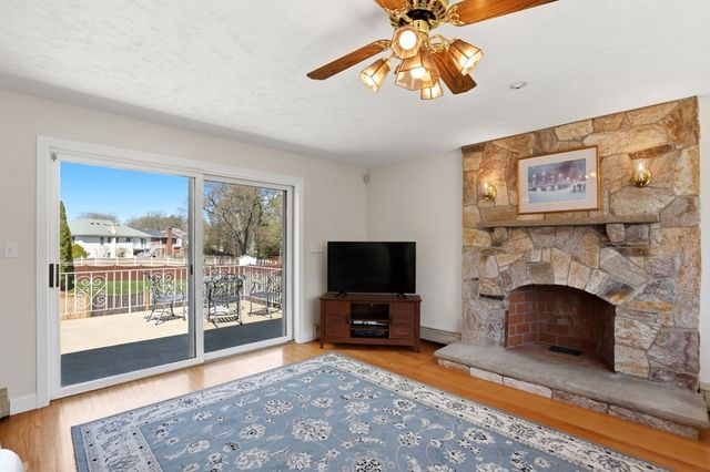 6 Gavin Cir, Stoneham, MA 02180