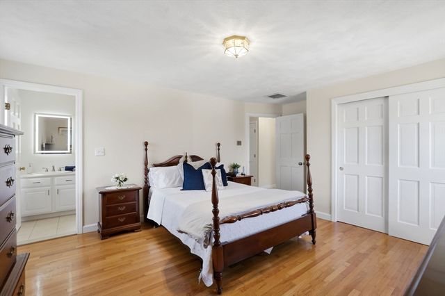 6 Gavin Cir, Stoneham, MA 02180
