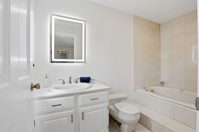 6 Gavin Cir, Stoneham, MA 02180