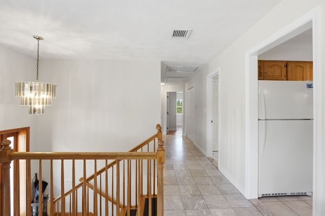 6 Gavin Cir, Stoneham, MA 02180