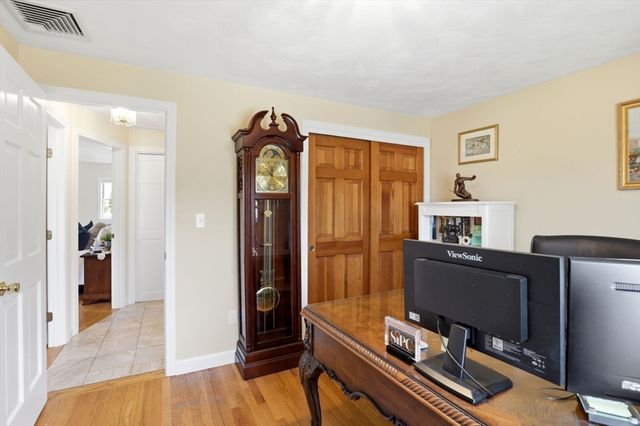6 Gavin Cir, Stoneham, MA 02180