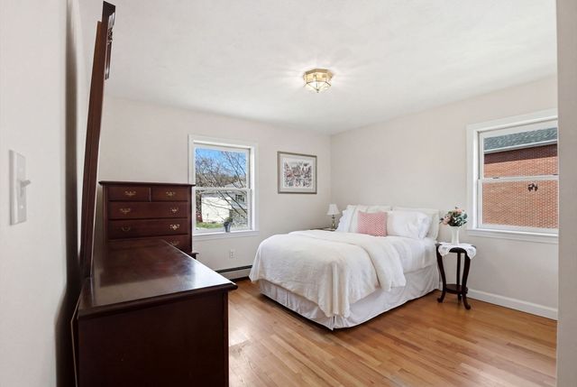 6 Gavin Cir, Stoneham, MA 02180