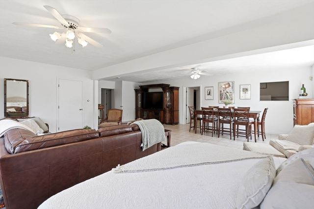 6 Gavin Cir, Stoneham, MA 02180