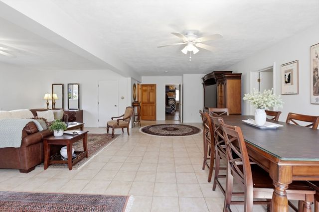 6 Gavin Cir, Stoneham, MA 02180