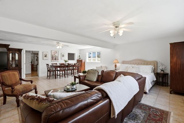 6 Gavin Cir, Stoneham, MA 02180