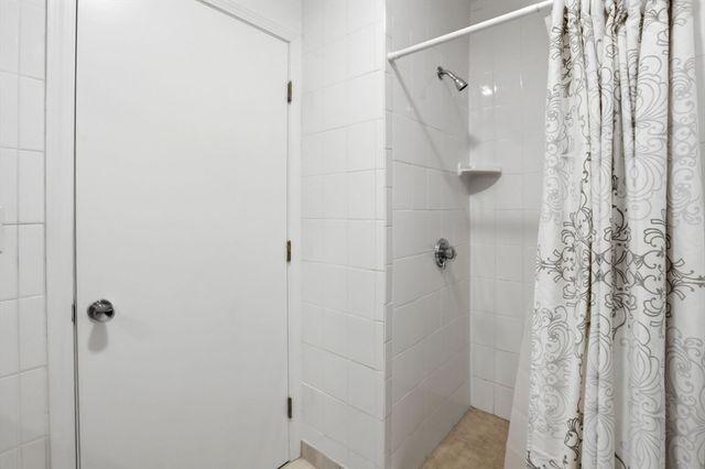 6 Gavin Cir, Stoneham, MA 02180