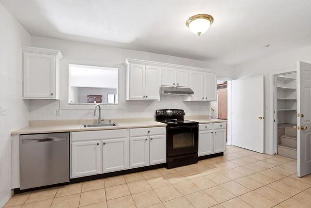 6 Gavin Cir, Stoneham, MA 02180