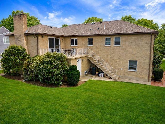 6 Gavin Cir, Stoneham, MA 02180