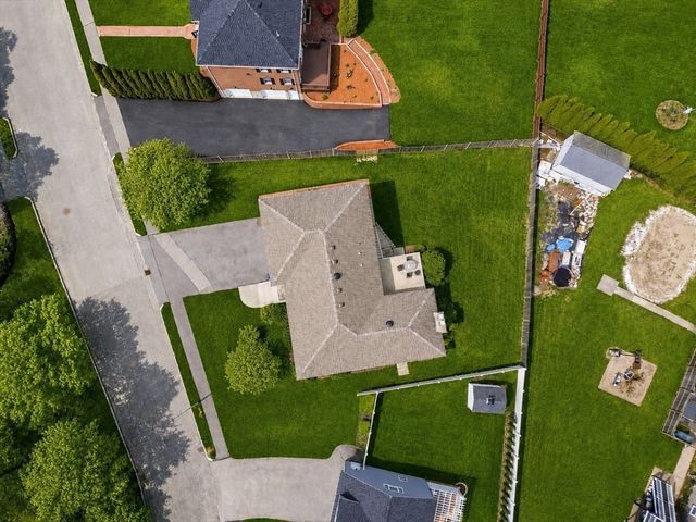 6 Gavin Cir, Stoneham, MA 02180