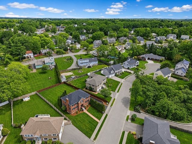 6 Gavin Cir, Stoneham, MA 02180