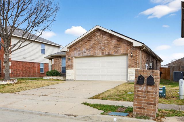 8616 Star Thistle Drive, Fort Worth, TX 76179