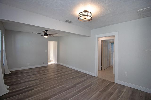 2425 AUBURN STREET S, St Petersburg, FL 33712