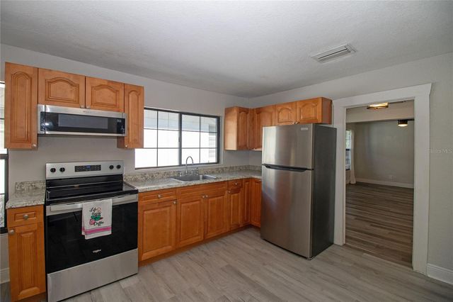 2425 AUBURN STREET S, St Petersburg, FL 33712