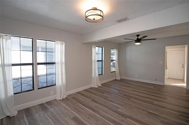 2425 AUBURN STREET S, St Petersburg, FL 33712