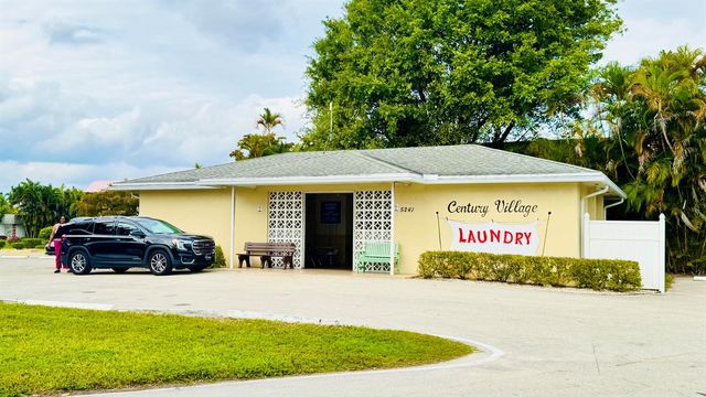 164 Kent J, West Palm Beach, FL 33417