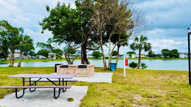 164 Kent J, West Palm Beach, FL 33417