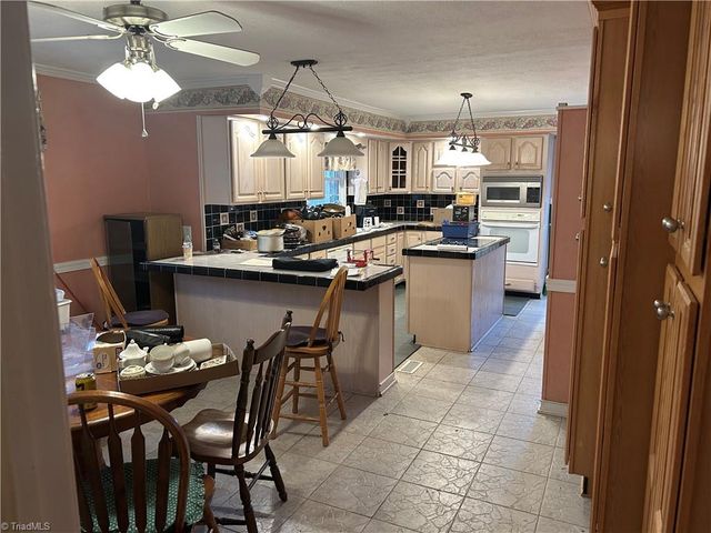 5218 Bear Creek Road, Winston-salem, NC 27106