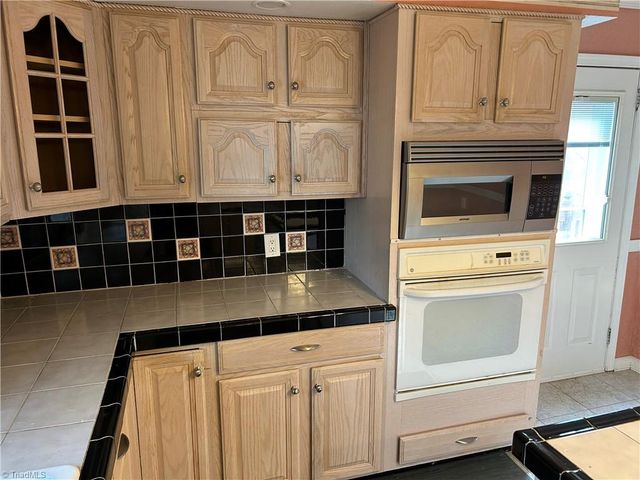 5218 Bear Creek Road, Winston-salem, NC 27106