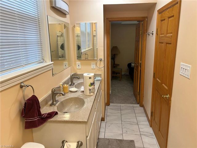 5218 Bear Creek Road, Winston-salem, NC 27106