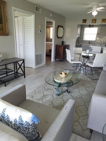 136 Lake Dora Drive 136, West Palm Beach, FL 33411