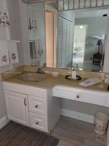 136 Lake Dora Drive 136, West Palm Beach, FL 33411
