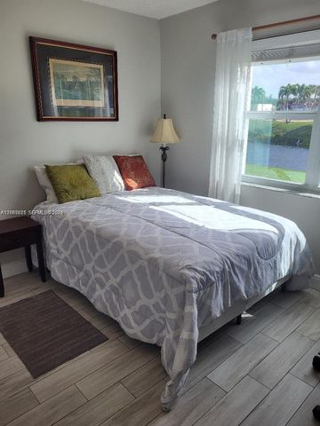 136 Lake Dora Drive 136, West Palm Beach, FL 33411