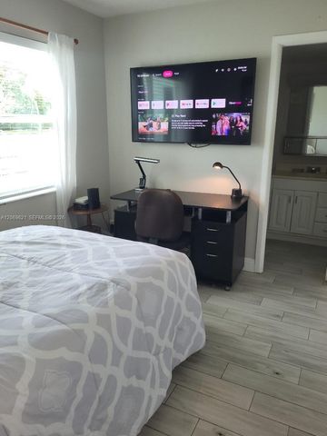 136 Lake Dora Drive 136, West Palm Beach, FL 33411